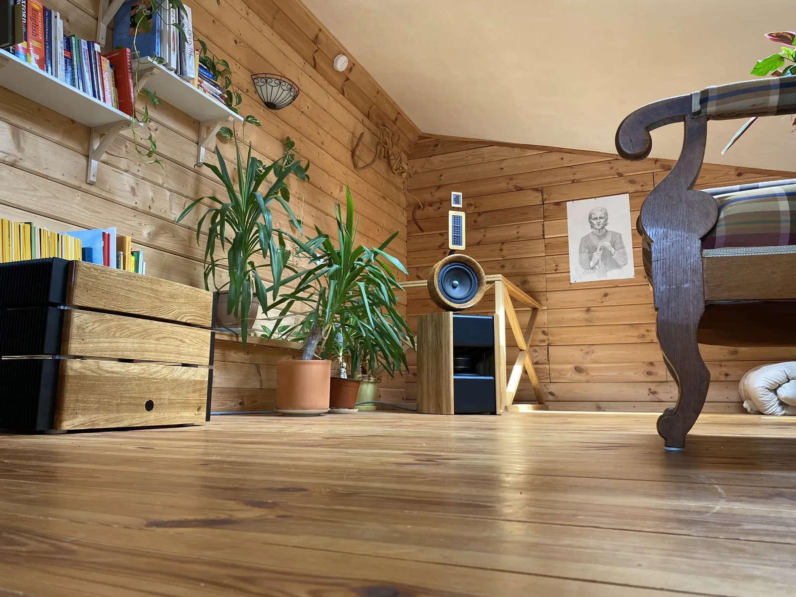 Baffless speaker form